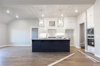 9221 NW 86th St, Yukon, OK 73099