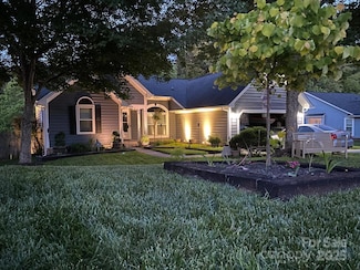 10209 Ashley Farm Dr, Matthews, NC 28105