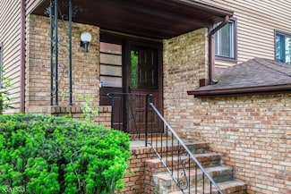 81 Continental Rd, Morris Plains, NJ 07950