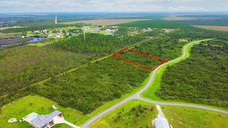 102 Widewater Cir, Wewahitchka, FL 32465