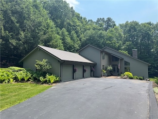 30 Croyhill Dr, Indiana, PA 15701