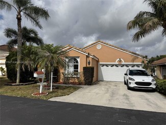 113 Rosewood Ln, Greenacres, FL 33463