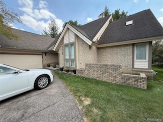 773 River Bend Dr, Rochester Hills, MI 48307