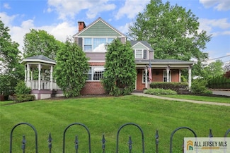241 E Chestnut Ave, Metuchen, NJ 08840
