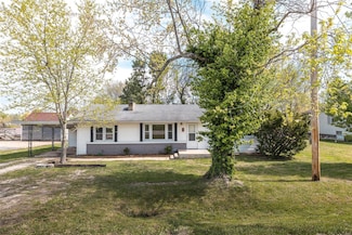 406 N Locust St, Richland, MO 65556