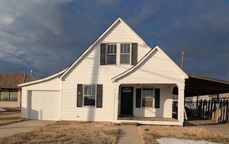 108 E 1st St, Hillsboro, KS 67063