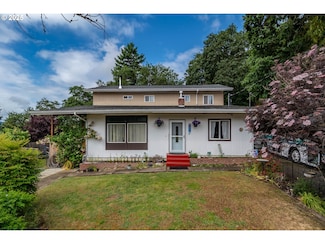 1852 NW Dogwood St, Roseburg, OR 97471