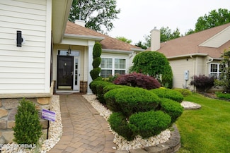 185 Valencia Dr, Monroe Township, NJ 08831