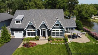 827 Edgewater Pkwy, Wauconda, IL 60084