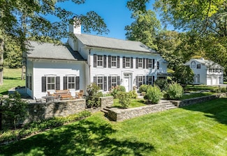 570 Pumpkin Ln, Clinton Corners, NY 12514