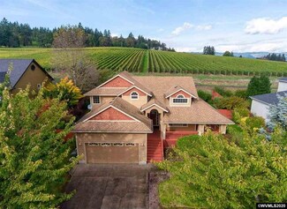 240 NW Plum St, Dundee, OR 97115