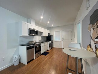306 E 30th St Unit 1, Austin, TX 78705