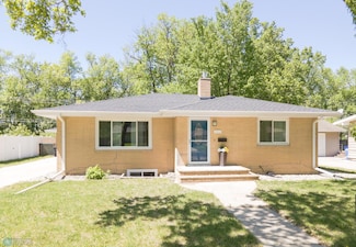 2302 10th St N, Fargo, ND 58102