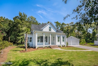 2 Creeks End Ln, Beaufort, SC 29902