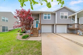940 Dry Run Creek Ct, Hiawatha, IA 52233