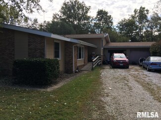 405 E Piper St, Bluffs, IL 62621