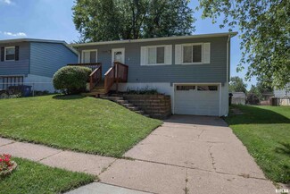 2419 W 58th St, Davenport, IA 52806