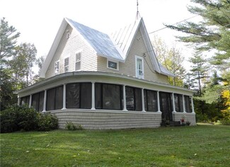 43 Haley St, Phillips, ME 04966