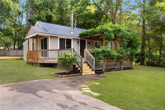 26 Lake View Cir, Chepachet, RI 02814