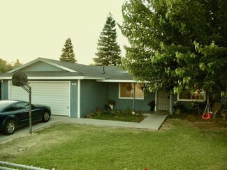 1401 E Kennedy St, Madera, CA 93638