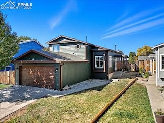 995 Square Dance Ln, Fountain, CO 80817