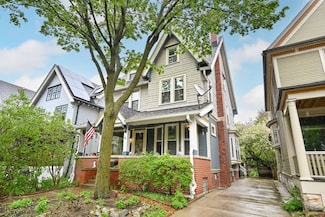 2834 N Hackett Ave, Milwaukee, WI 53211