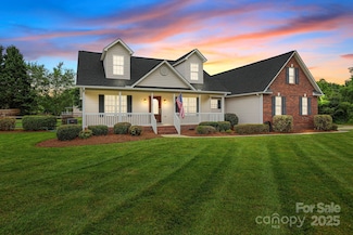 1025 Forest Oaks Dr, Salisbury, NC 28146