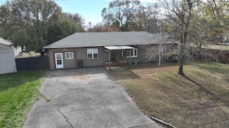 331 E Burns Ave, Norwich, KS 67118
