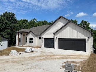 1975 Collins Dr, Pea Ridge, AR 72751