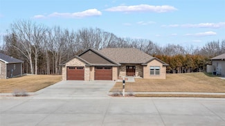 325 Dover Dr, Holts Summit, MO 65043