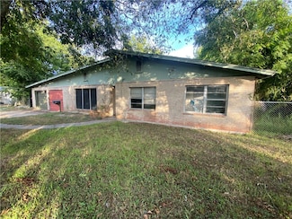 218 Cheeves Ave, Port Lavaca, TX 77979