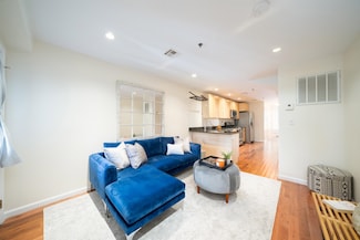 221 Clinton St Unit 3R, Hoboken, NJ 07030
