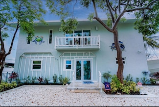25 N Blackwater Ln, Key Largo, FL 33037