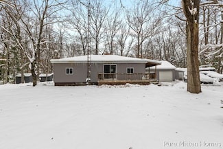 3803 Underwood Dr, Bitely, MI 49309