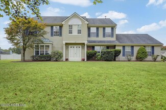 17 Winfield Dr, Manalapan, NJ 07726