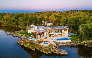 46 Ledgerock Ln, Hyde Park, NY 12538