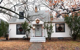 935 SW Lindenwood Ave, Topeka, KS 66606
