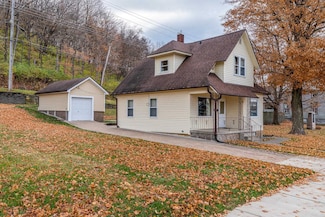 1104 Main St, Savanna, IL 61074