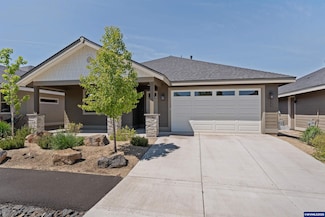 2695 NW 23rd Loop, Redmond, OR 97756