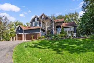 2362 Hunter Dr, Chanhassen, MN 55317