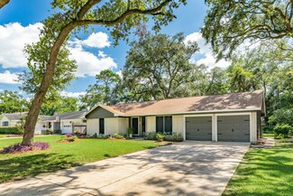 108 Sage St, Lake Jackson, TX 77566