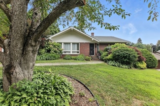 27 Carol Ln, Holyoke, MA 01040