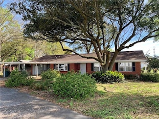 404 N 10th St, Kinder, LA 70648