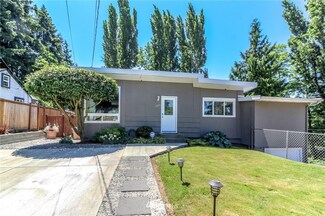 1303 S 208th St, Des Moines, WA 98198