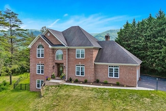 7016 Hollyberry Rd, Roanoke, VA 24018