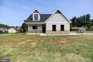 102 Logan Ln, Shippensburg, PA 17257