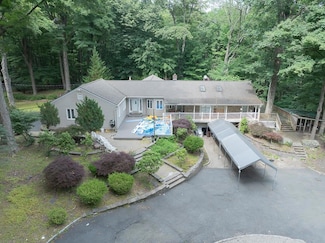 23 Sky Meadow Rd, Suffern, NY 10901