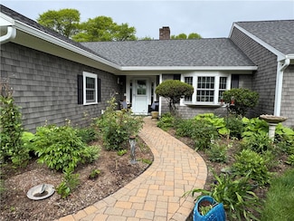172 Young Dr, Portsmouth, RI 02871