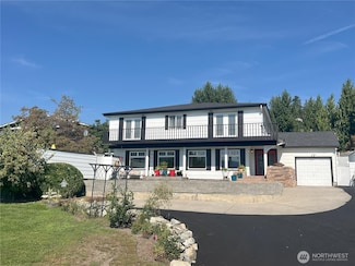 175 Green Ave, Manson, WA 98831