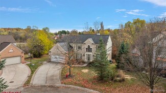5699 Applegrove Dr, West Bloomfield, MI 48324